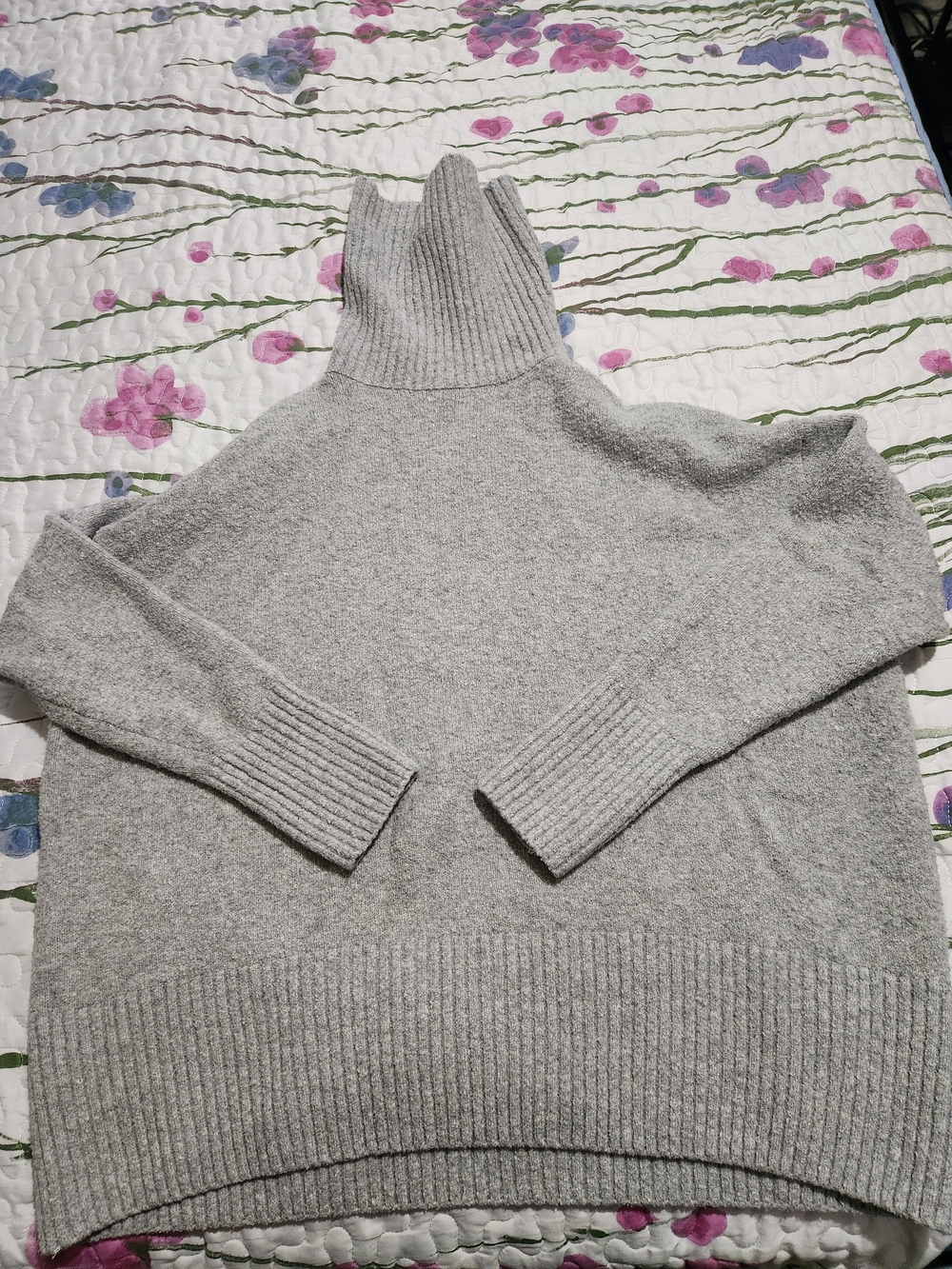 Paris Atelier & Other Stories Cozy Light Gray Ribbed Turtleneck Sweater